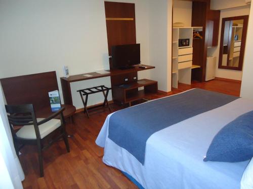 Katil atau katil-katil dalam bilik di Puerto Amarras Hotel & Suites