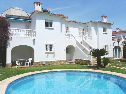 Apartment Club Sevilla I by Interhome, Casas Devesa ...