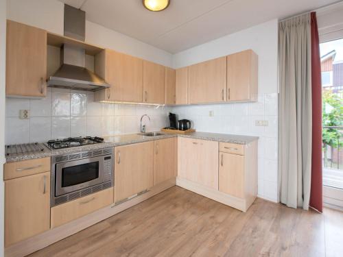 Apartment De Meerparel-12にあるキッチンまたは簡易キッチン