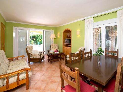Holiday Home Amber by Interhome