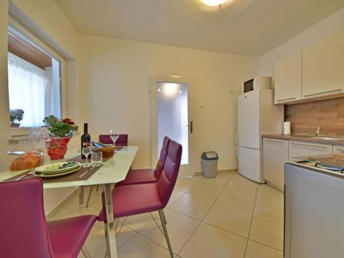 Kuchyň nebo kuchyňský kout v ubytování Holiday Home M by Interhome