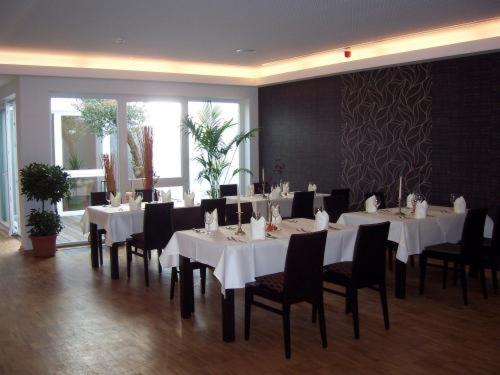 Um restaurante ou outro lugar para comer em Akzent Hotel Deutsche Eiche