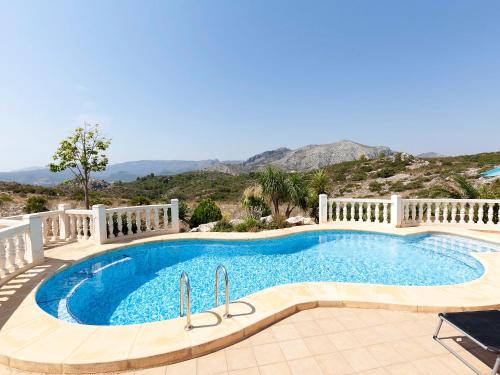 uma grande piscina com uma cerca branca à volta em Villa Capi by Interhome em Monte Pego