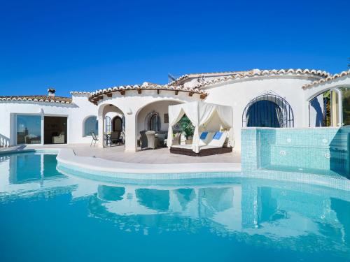 Villa con piscina y casa en Villa Villa Kalmias by Interhome, en Cumbre del Sol