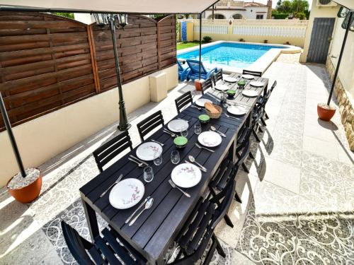 Restaurant o un lloc per menjar a Villa Sueños del Mar by Interhome