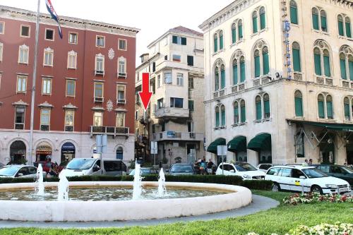 
a large fountain in front of a large building at Riva Luxury Rooms in Split

