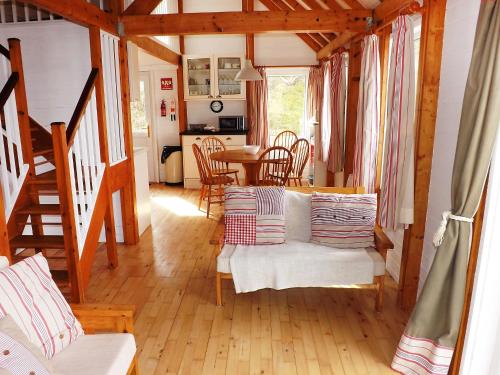 Posezení v ubytování Chalet MacKinnon by Interhome