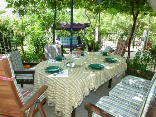 En restaurang eller annat matställe på Holiday Home Villa ANiMa-Mia by Interhome