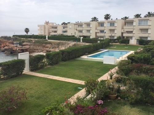 Θέα της πισίνας από το Apartment Cala Montero I by Interhome ή από εκεί κοντά