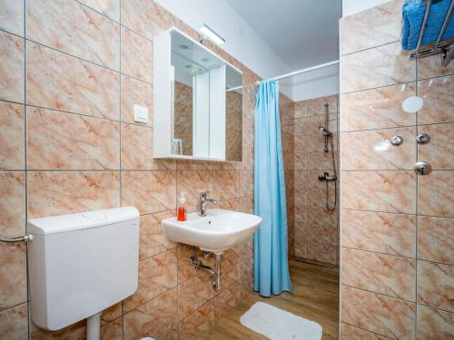 Apartment Hilde Red-7 by Interhome