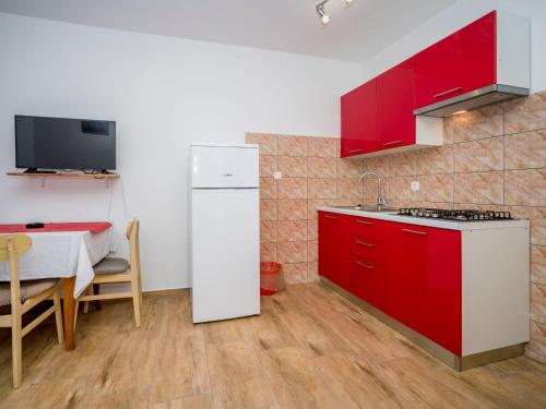 Kuchyň nebo kuchyňský kout v ubytování Apartment Hilde Red-5 by Interhome