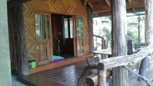 Balkón nebo terasa v ubytování Pana and River Homestay Kang Krachan