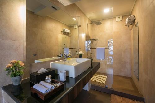 Koupelna v ubytování StayVista at The Corner House - Pet Friendly Villa