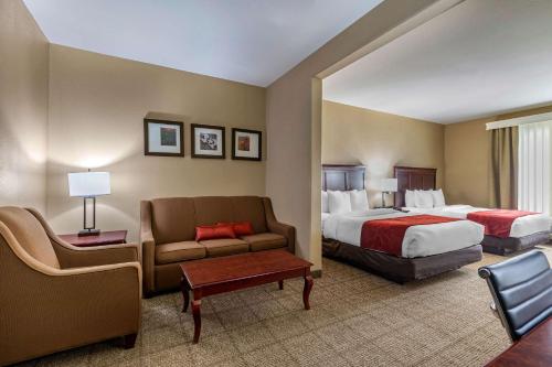 Gallery image of Comfort Suites in Ennis