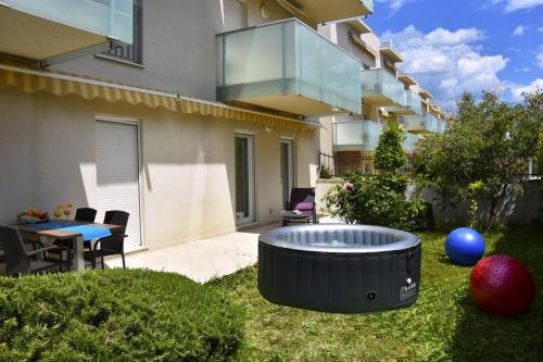 Fotografia z galérie ubytovania Comfort LUXE Adriatic View & JACUZZI Znjan BEACH v Splite