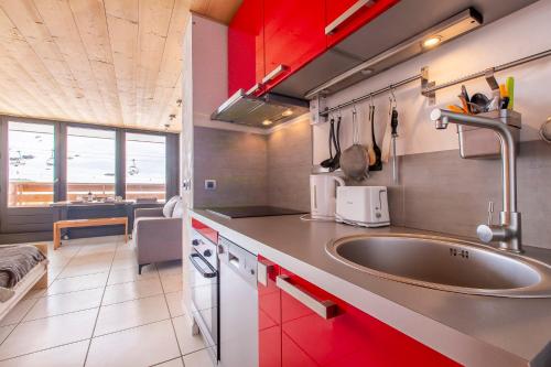 Kuchyň nebo kuchyňský kout v ubytování Résidence Le Borsat - Tignes Val Claret