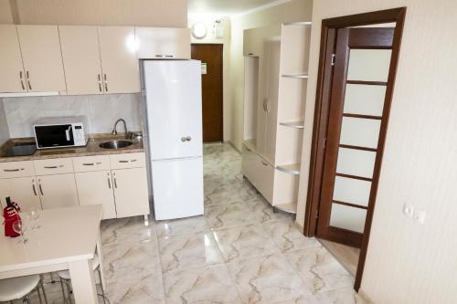 Kuchyň nebo kuchyňský kout v ubytování Batumi Orbi Residence Lux