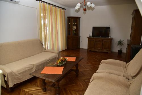 Apartments Maestral