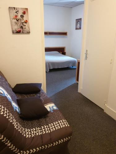 מיטה או מיטות בחדר ב-Hôtel Malpel