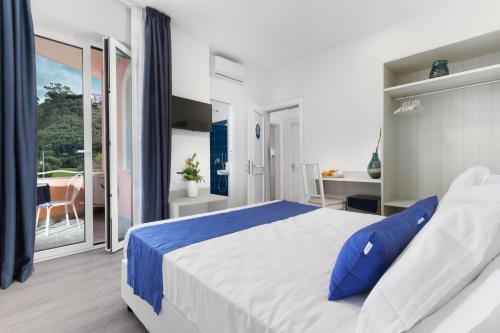 Postel nebo postele na pokoji v ubytování Eden Bleu