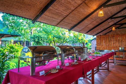Κήπος έξω από το Mekong Lodge Resort