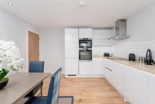 Cucina o angolo cottura di Destiny Scotland - Royal Mile Residence