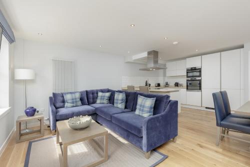 Cucina o angolo cottura di Destiny Scotland - Royal Mile Residence