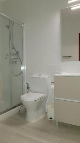 Magnific Studio with a cozy garden, 5 minutes to the beach