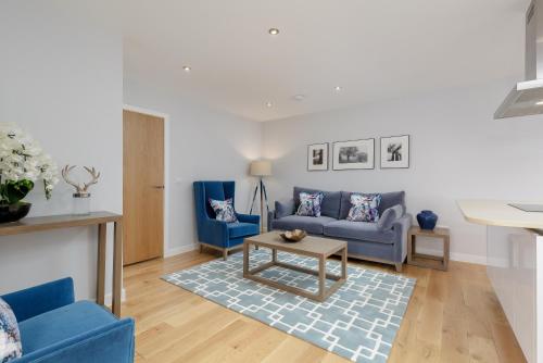 Area soggiorno di Destiny Scotland - Royal Mile Residence