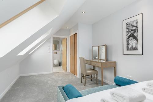 Letto o letti in una camera di Destiny Scotland - Royal Mile Residence