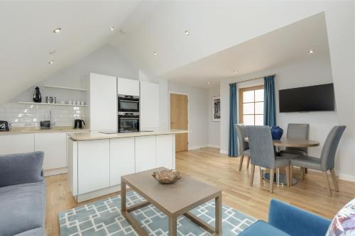 Cucina o angolo cottura di Destiny Scotland - Royal Mile Residence