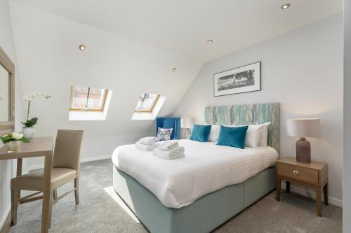 Letto o letti in una camera di Destiny Scotland - Royal Mile Residence