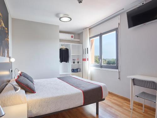 TV a/nebo společenská místnost v ubytování Hostal Mas Ferrer