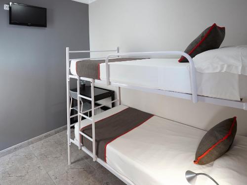 Postel nebo postele na pokoji v ubytování Hostal Mas Ferrer