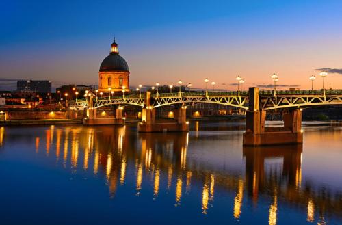 TOULOUSE DUPLEX PLACE DU CAPITOLE