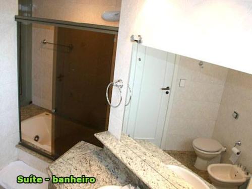 a bathroom with a sink and a toilet and a shower at Apucarana Palace Hotel in Apucarana
