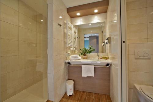 Bagno di Logis Hôtel Restaurant Aloe