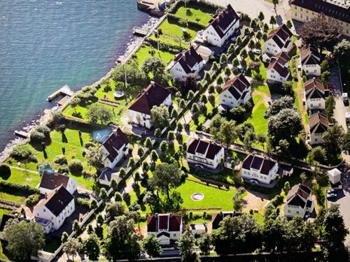 an aerial view of a house near the water at Høyanger 3 roms leilighet in Høyanger