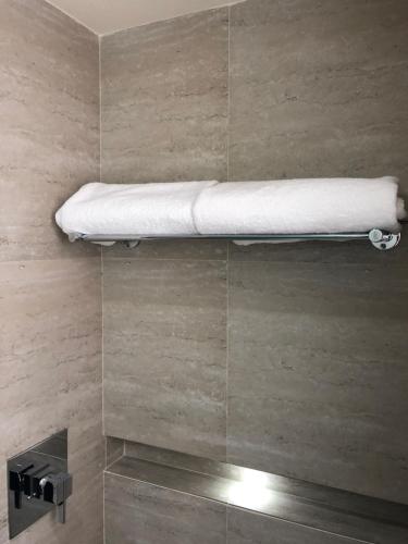 Ένα μπάνιο στο MC Suites Mexico City