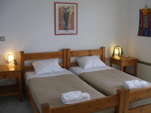 two twin beds in a room with two lamps at Beach Villa Akrotiri in Engares