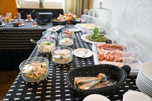 ホテルの敷地内または近くでの食事または食べ物
