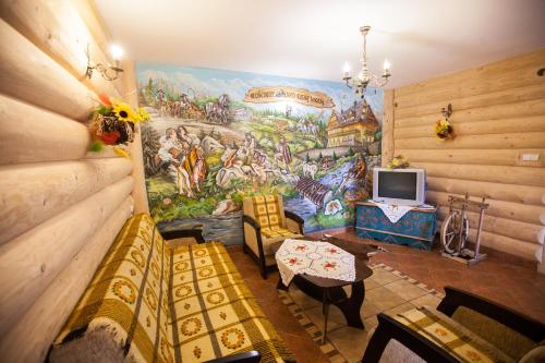 Μια τηλεόραση ή/και κέντρο ψυχαγωγίας στο Gościniec nad Suchą Wodą z Sauną w ogrodzie