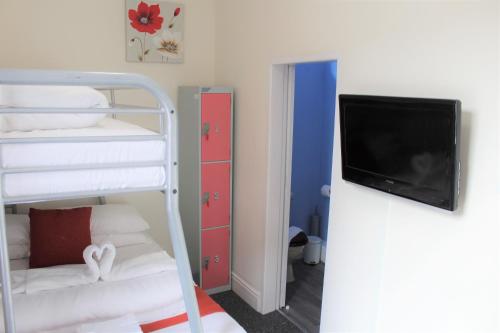 Ένα ή περισσότερα κρεβάτια σε δωμάτιο στο Backpackers Blackpool Hotel & Suites