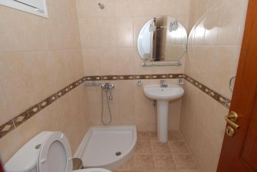 Ένα μπάνιο στο Starvillas Apartments and Studios