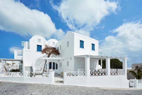Gallery image of Loizos Stylish Residences in Fira