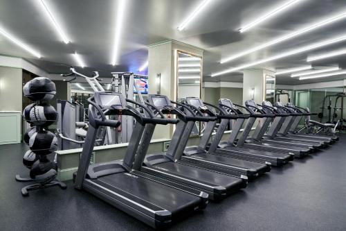 Fitness centrum a/nebo fitness zařízení v ubytování NoMad Las Vegas