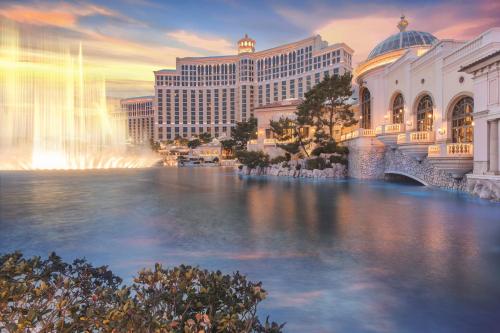 een weergave van het paleis van Las Vegas met een fontein bij Bellagio in Las Vegas