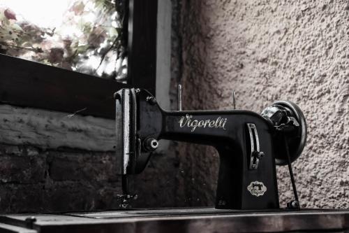a black sewing machine sitting on top of a sink at Antico Borgo Sanda Lago Maggiore in Casalzuigno