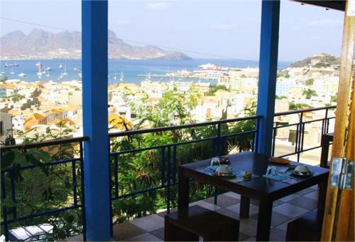 a balcony with a table and a view of the ocean at Solar Windelo in Mindelo