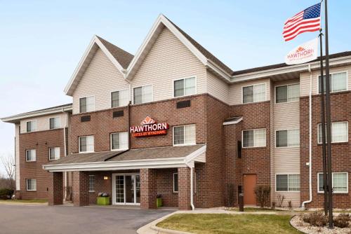 an image of the front of a hotel at Hawthorn Extended Stay by Wyndham Milwaukee Airport in Milwaukee